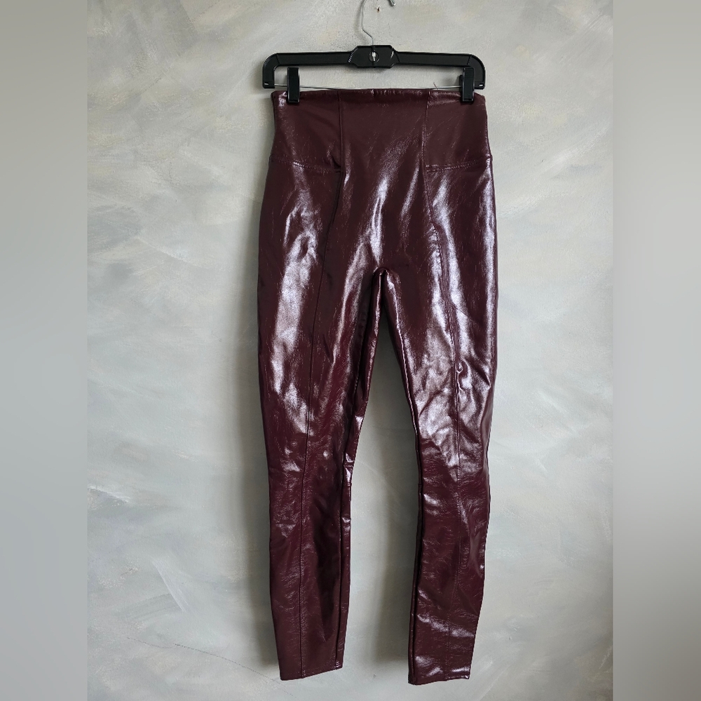 Spanx Faux Patent Leather Leggings in a Burgundy Sz M